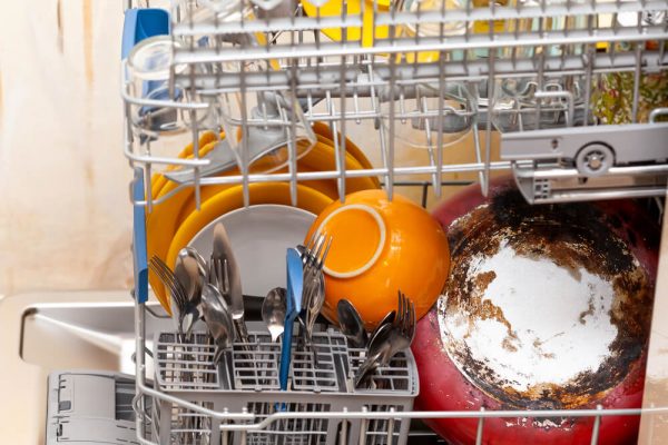 چینش اشتباه ظروف در ماشین ظرفشویی
